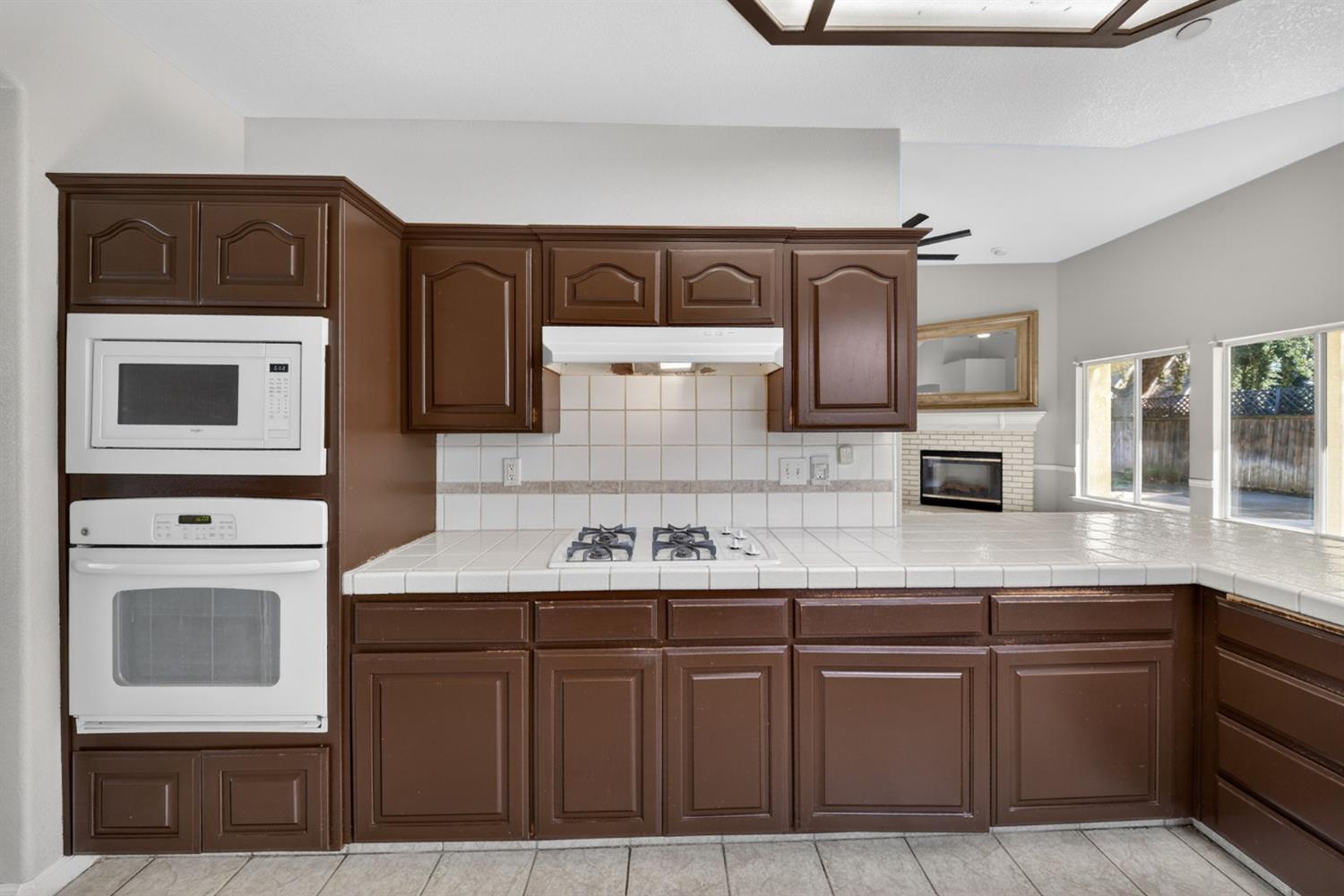 260 W Loyola Ave, Clovis, CA 93619