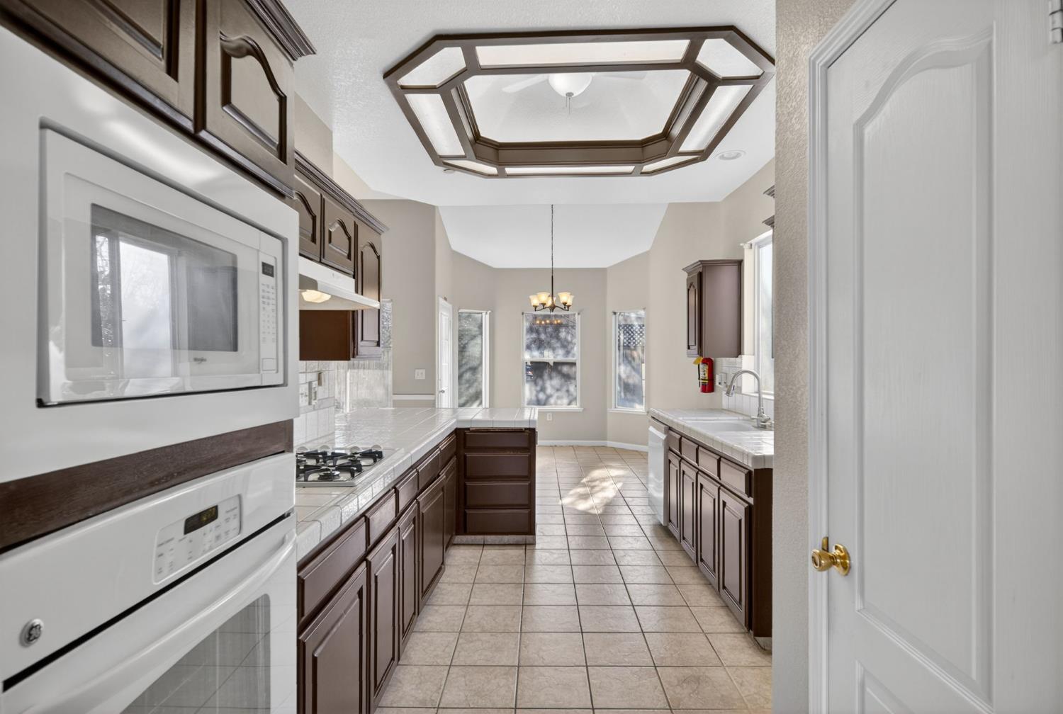 260 W Loyola Ave, Clovis, CA 93619