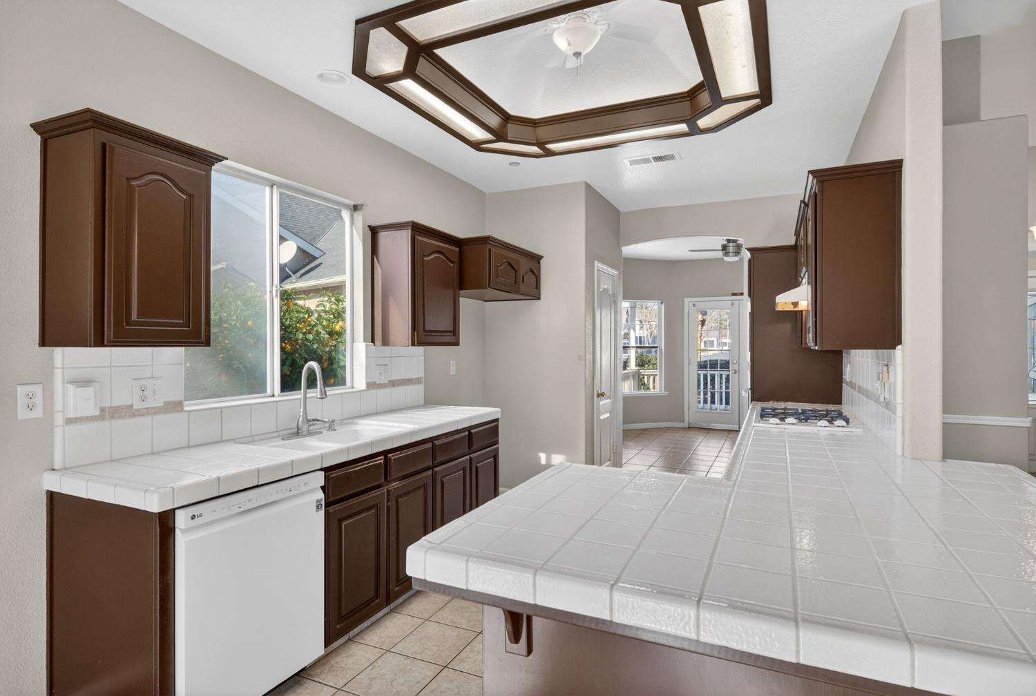 260 W Loyola Ave, Clovis, CA 93619