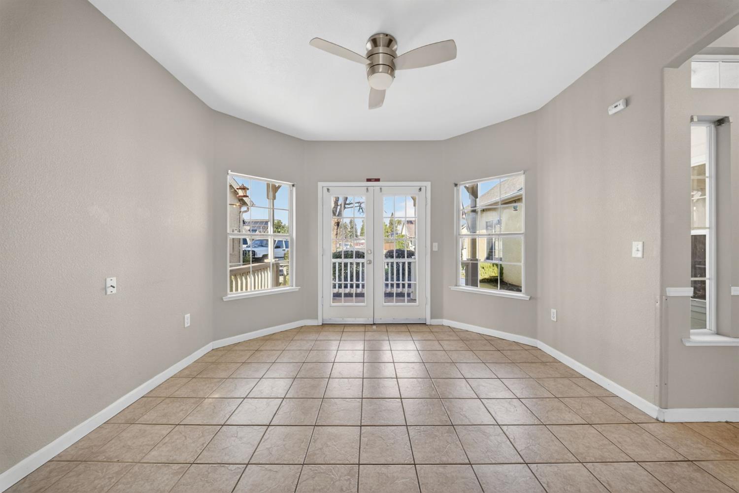 260 W Loyola Ave, Clovis, CA 93619