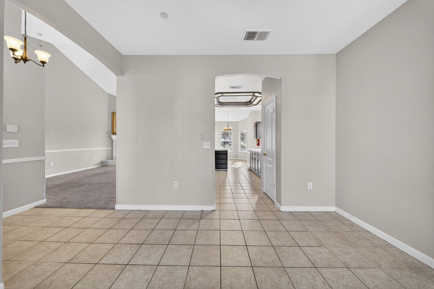 260 W Loyola Ave, Clovis, CA 93619