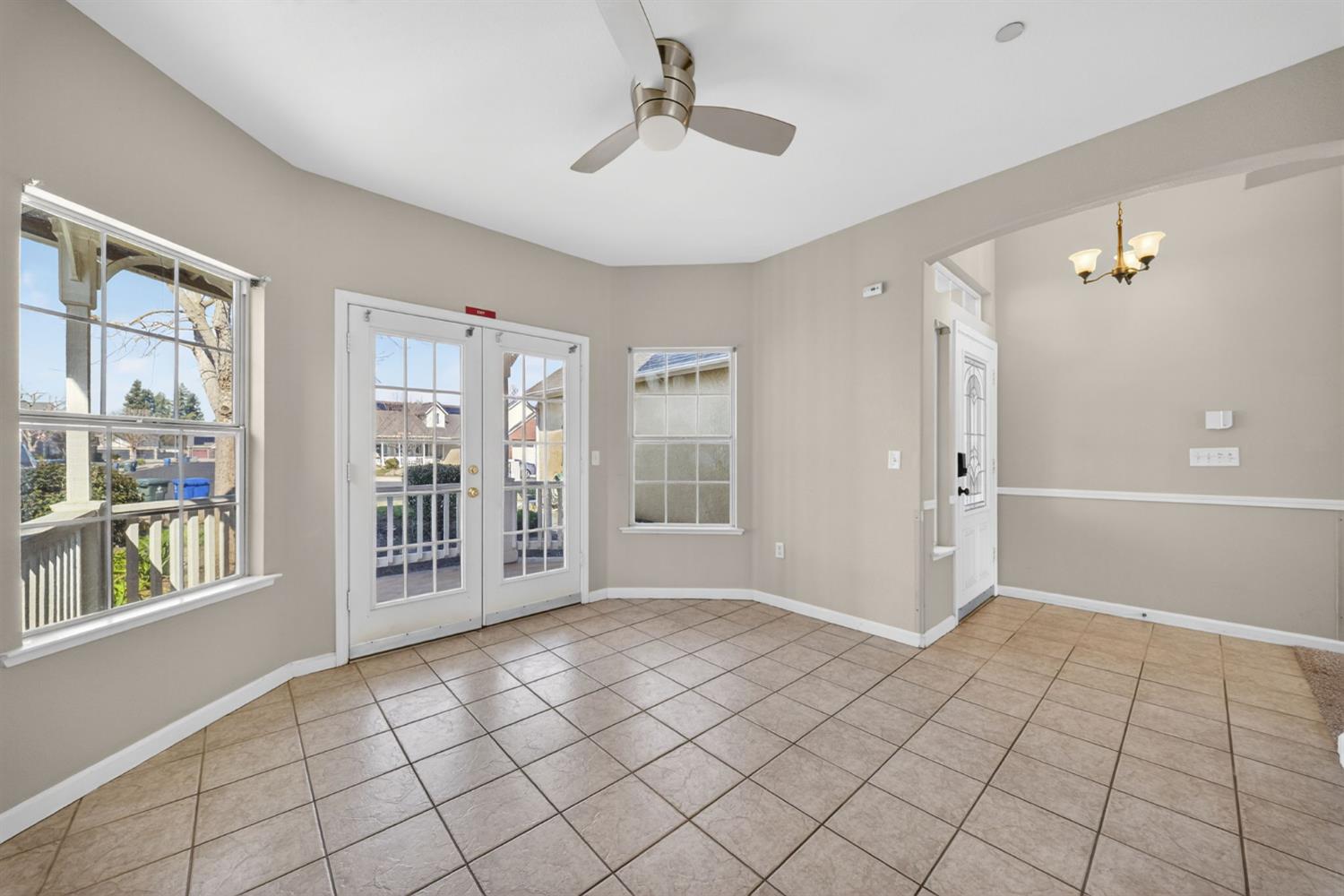 260 W Loyola Ave, Clovis, CA 93619