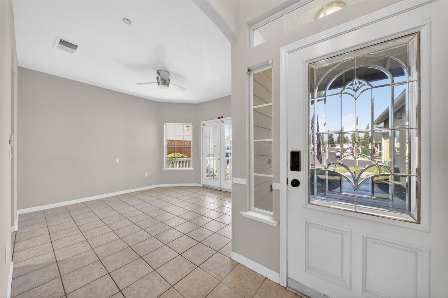 260 W Loyola Ave, Clovis, CA 93619