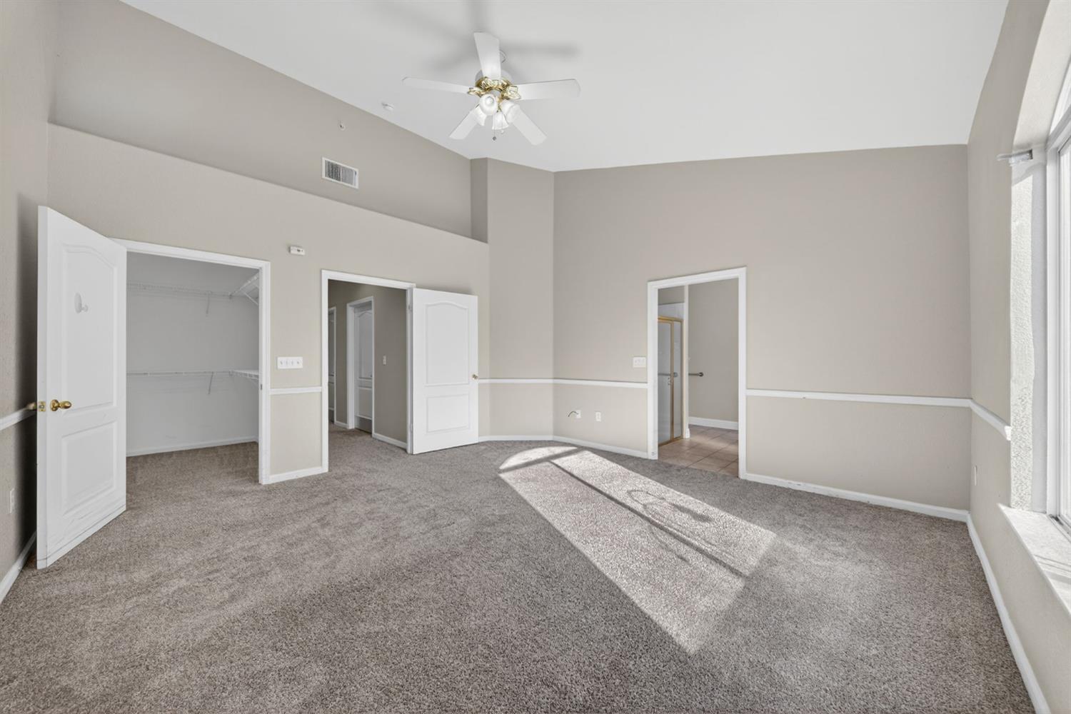 260 W Loyola Ave, Clovis, CA 93619