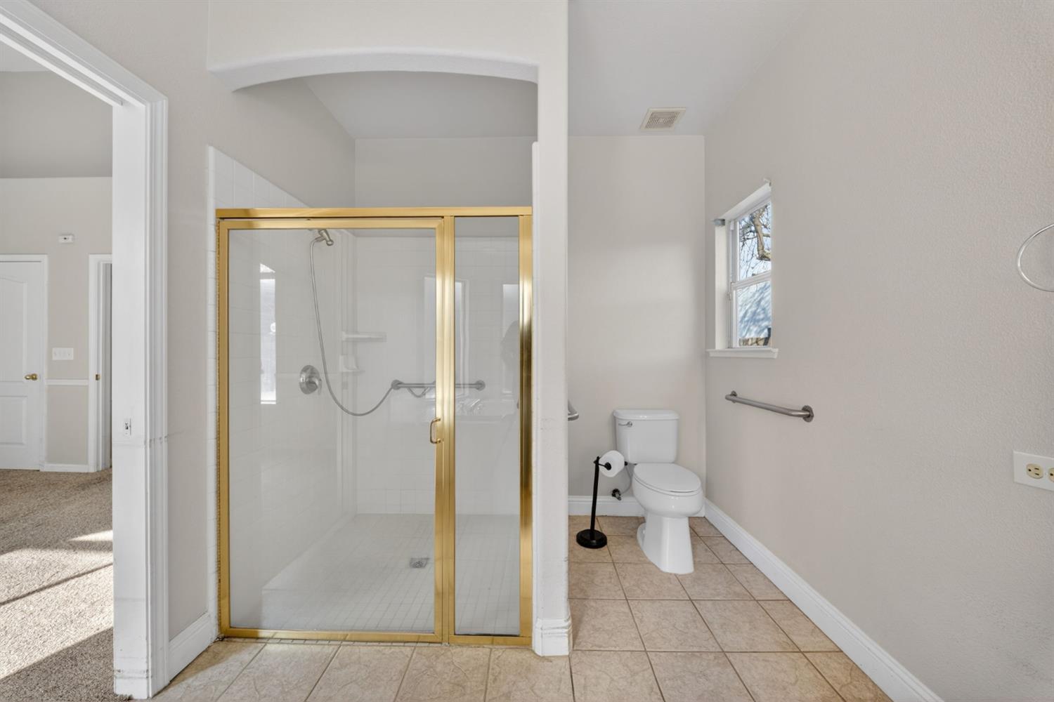 260 W Loyola Ave, Clovis, CA 93619