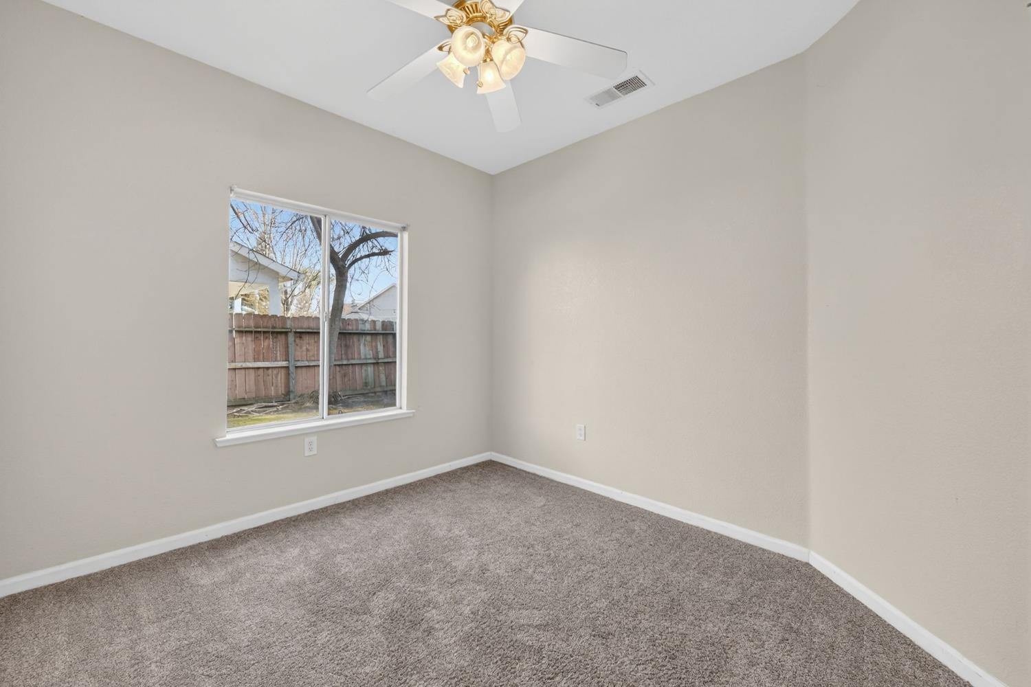 260 W Loyola Ave, Clovis, CA 93619