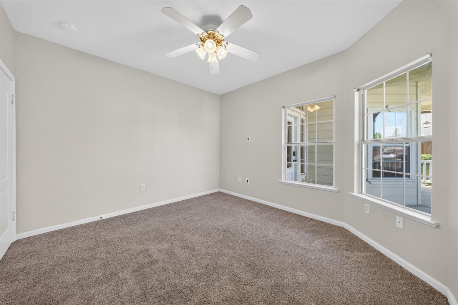 260 W Loyola Ave, Clovis, CA 93619