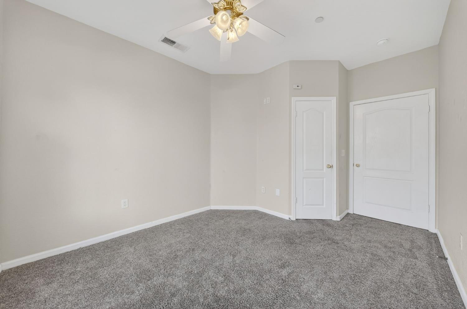 260 W Loyola Ave, Clovis, CA 93619