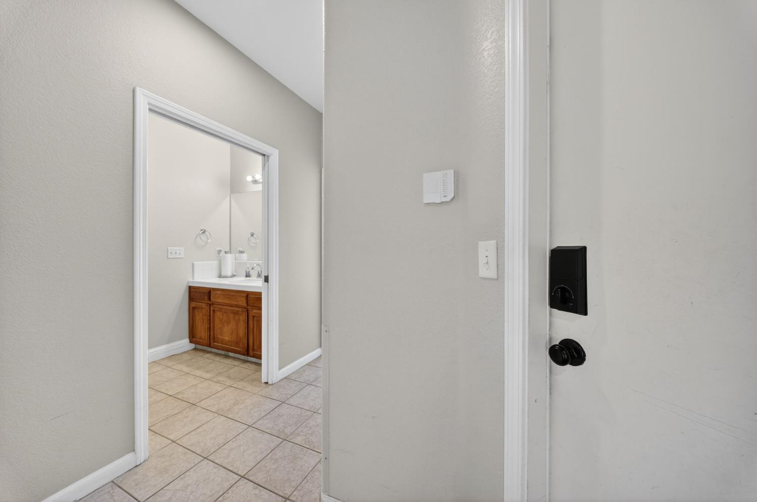 260 W Loyola Ave, Clovis, CA 93619