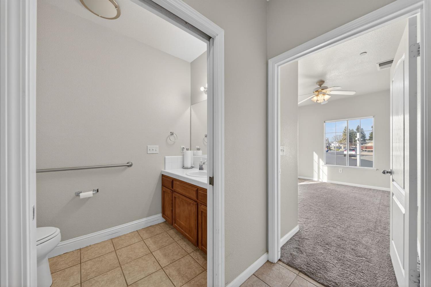 260 W Loyola Ave, Clovis, CA 93619