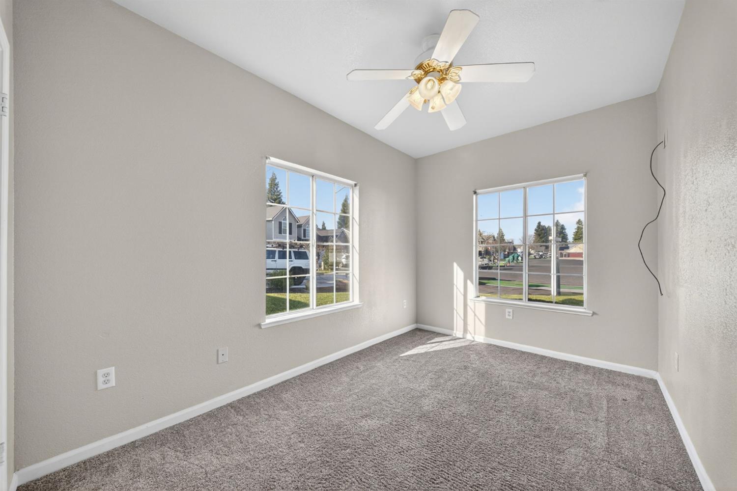 260 W Loyola Ave, Clovis, CA 93619