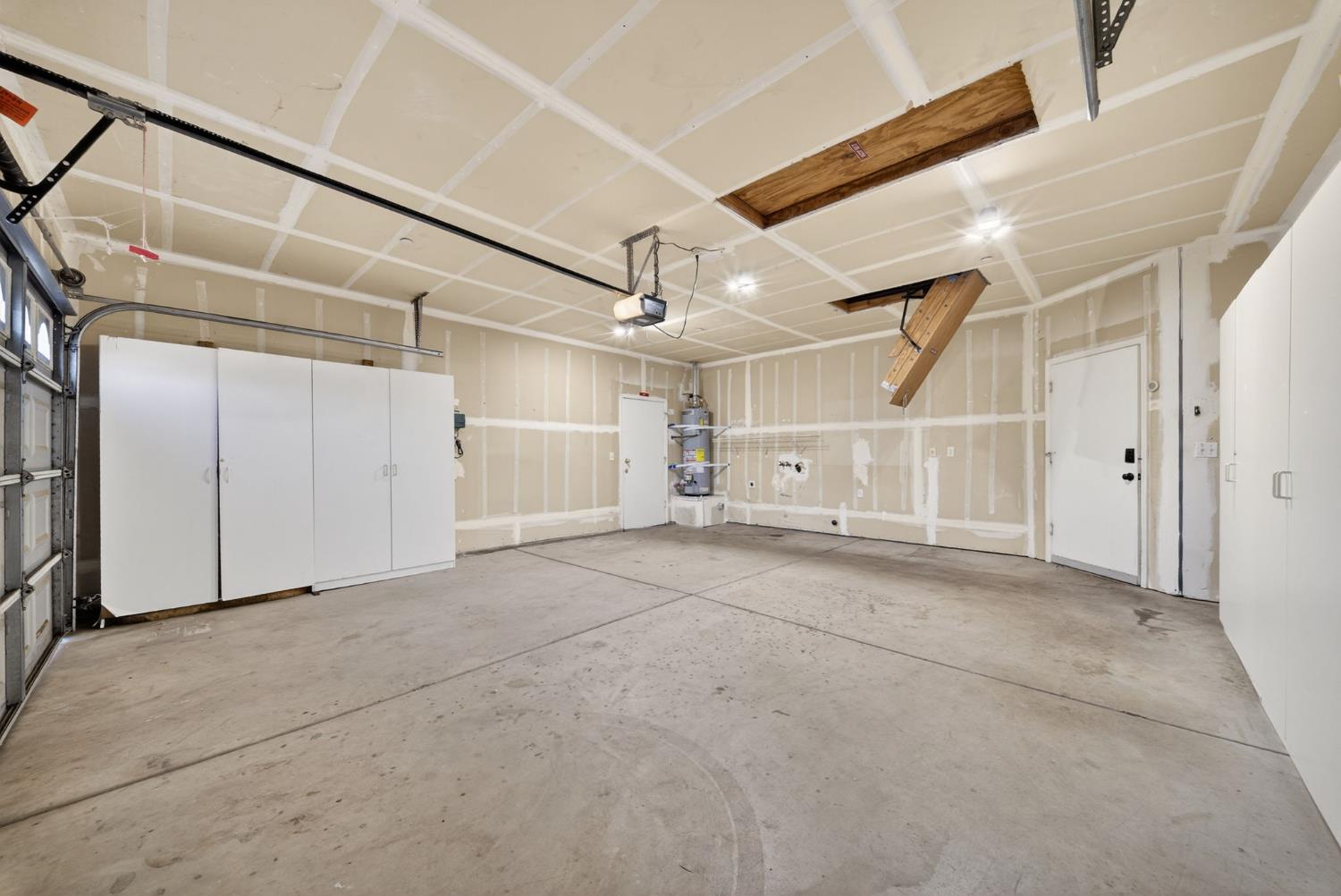 260 W Loyola Ave, Clovis, CA 93619