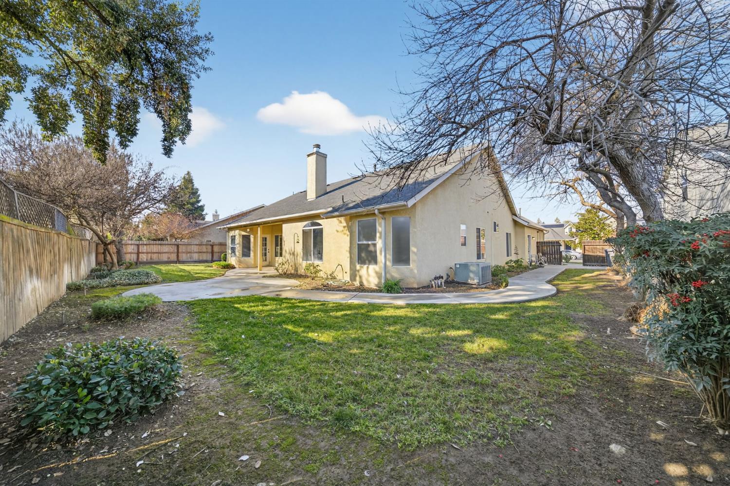 260 W Loyola Ave, Clovis, CA 93619