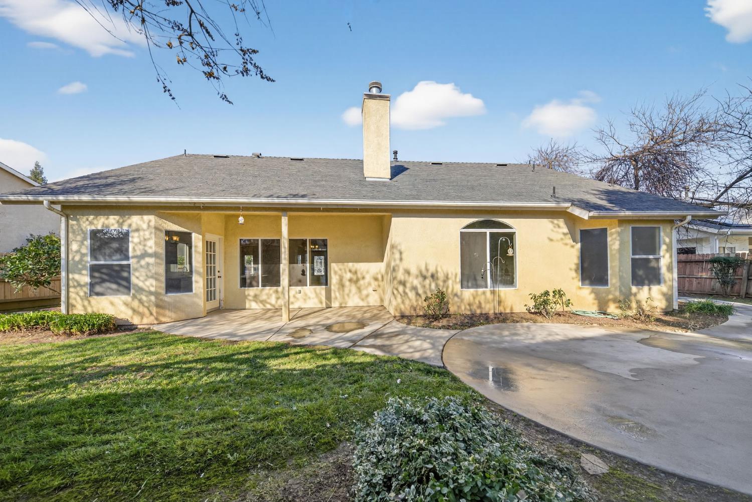 260 W Loyola Ave, Clovis, CA 93619