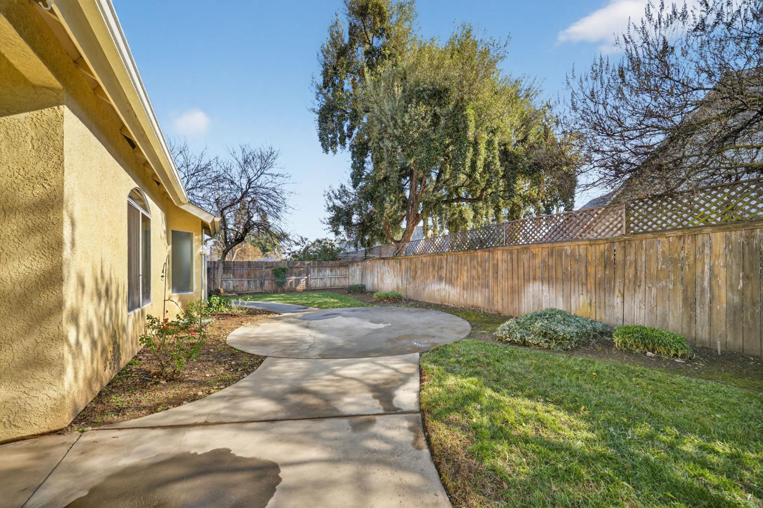 260 W Loyola Ave, Clovis, CA 93619