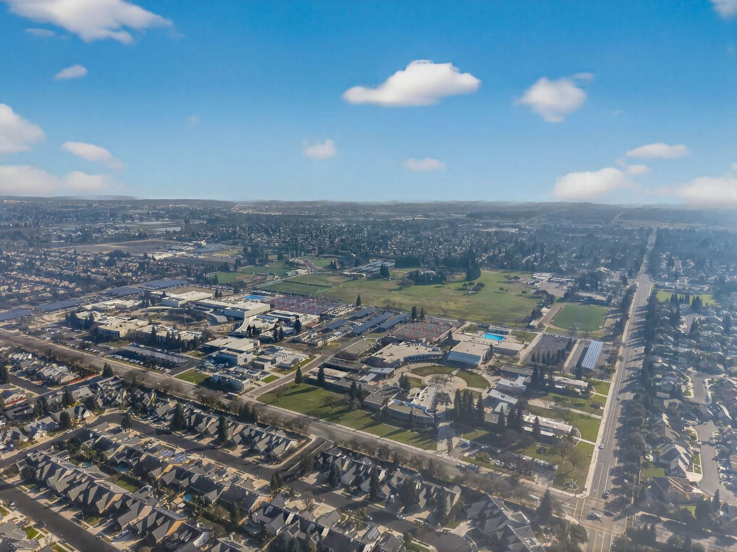 260 W Loyola Ave, Clovis, CA 93619