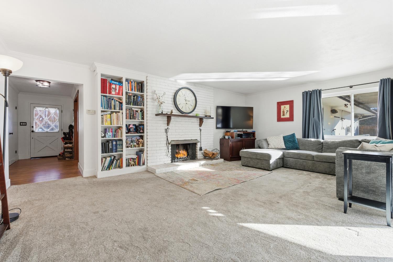 1488 W Roberts Ave, Fresno, CA 93711