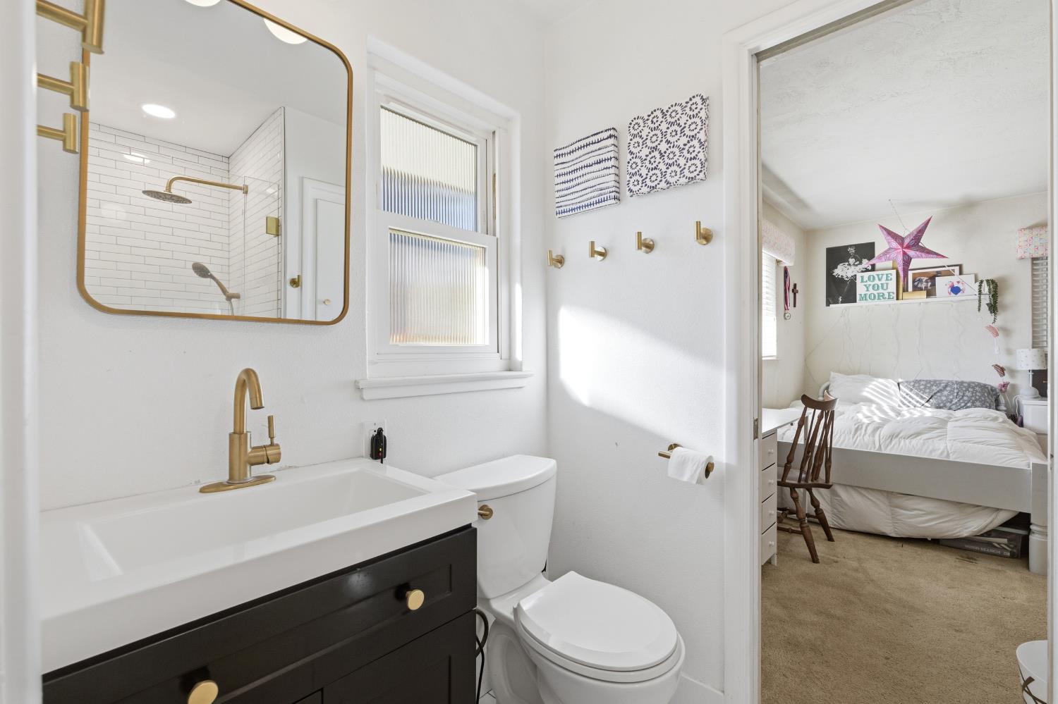 1488 W Roberts Ave, Fresno, CA 93711