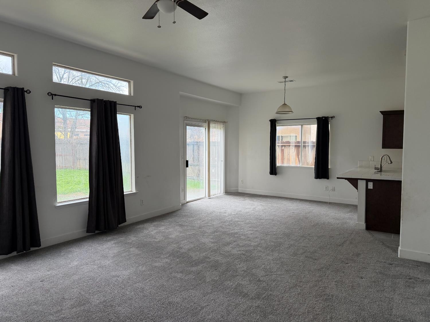 7441 N Ivanhoe Ave, Fresno, CA 93722