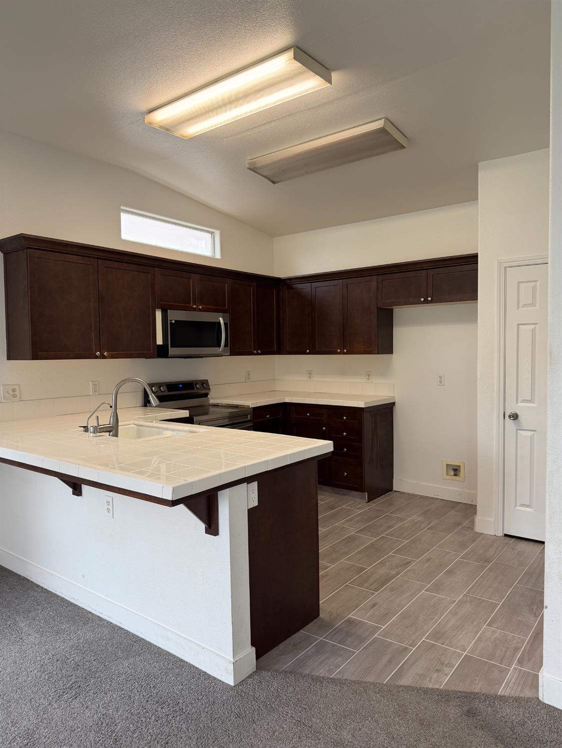 7441 N Ivanhoe Ave, Fresno, CA 93722