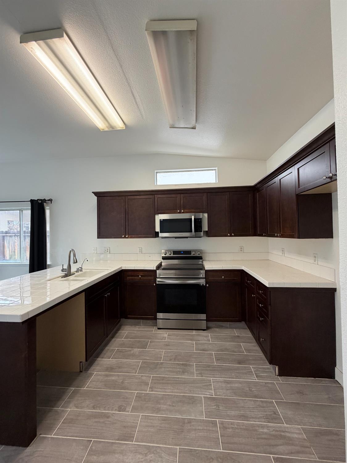 7441 N Ivanhoe Ave, Fresno, CA 93722