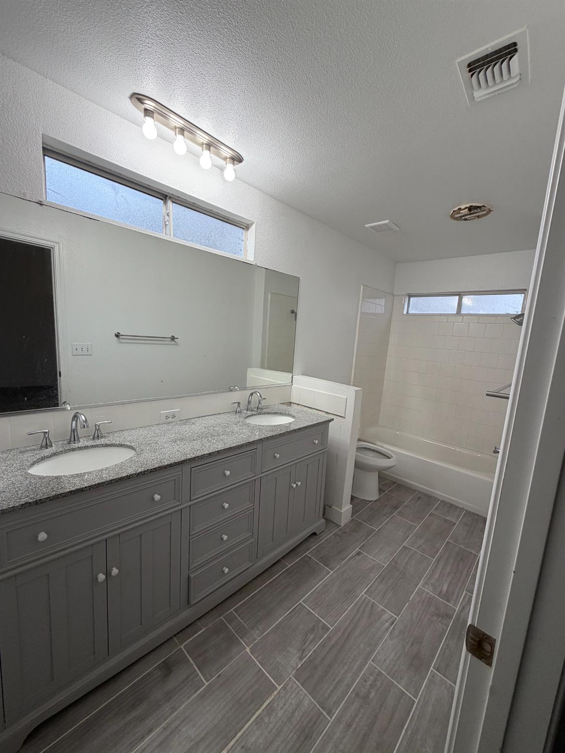 7441 N Ivanhoe Ave, Fresno, CA 93722