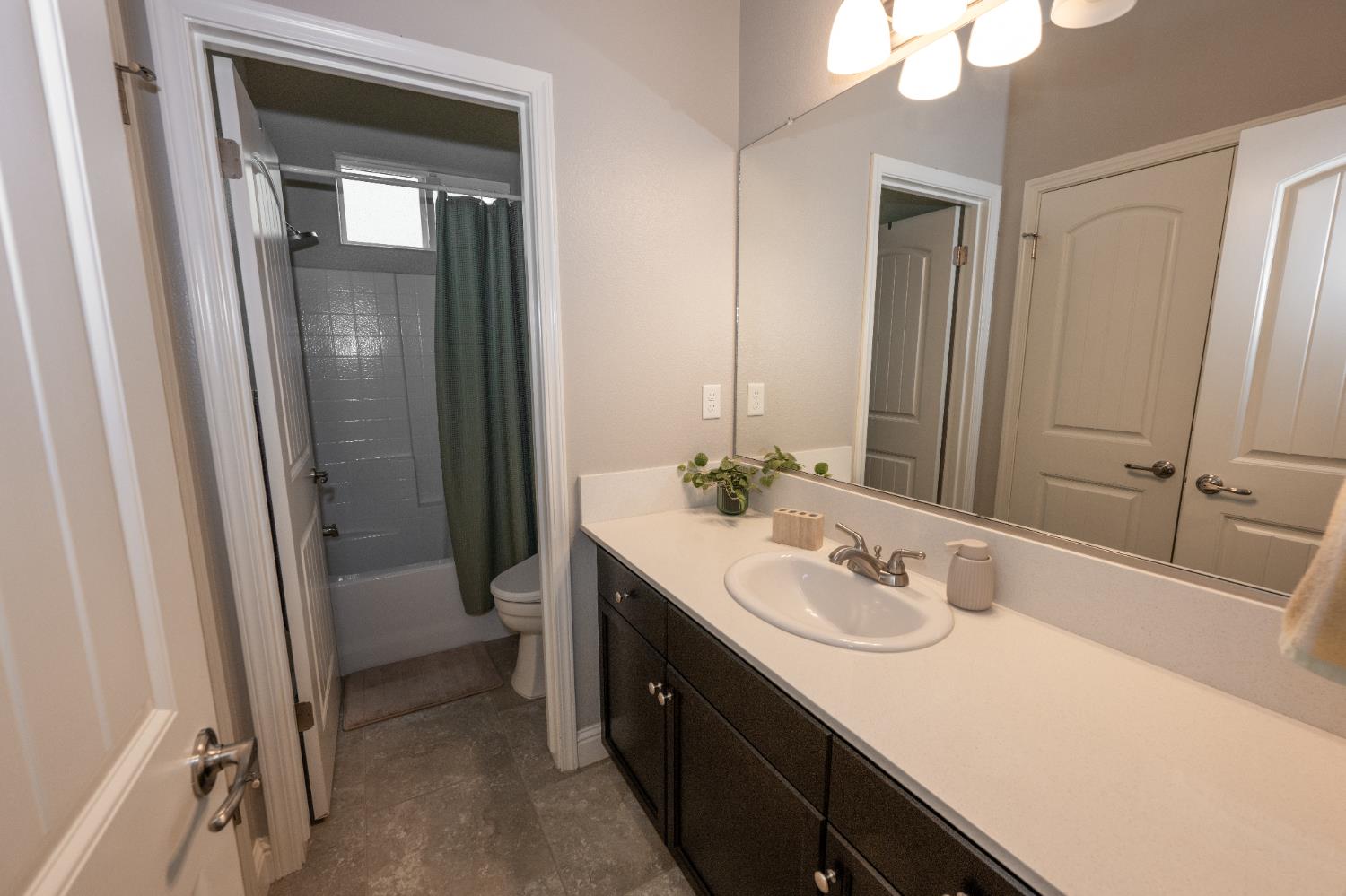 3537 Lincoln Ave, Clovis, CA 93619