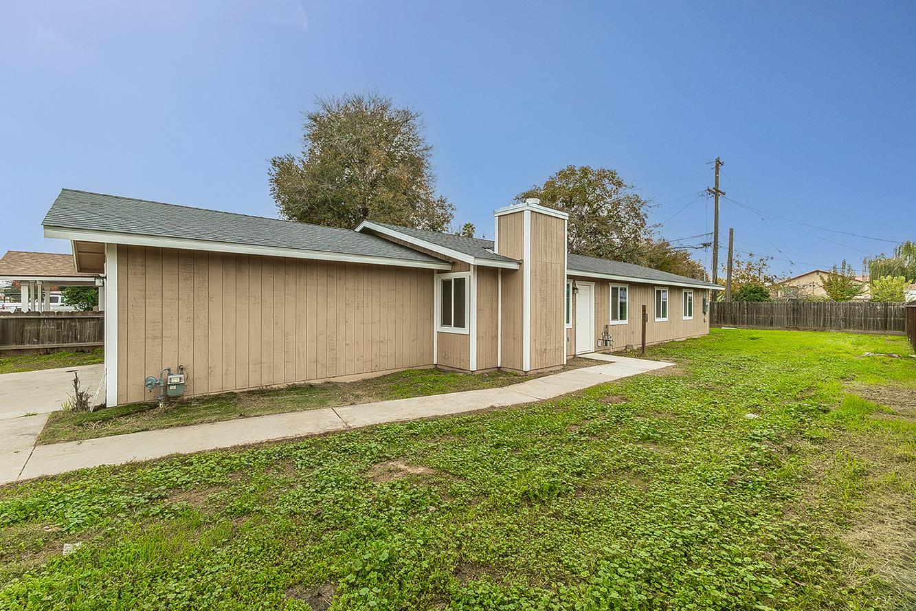 479 W Spruce Ave, Pinedale, CA 93650