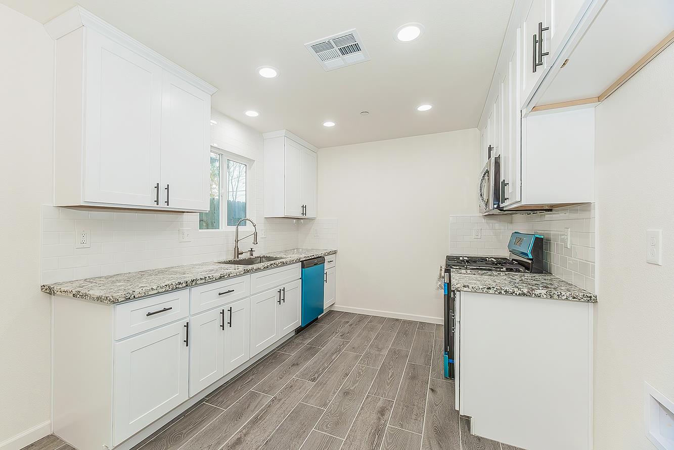 479 W Spruce Ave, Pinedale, CA 93650