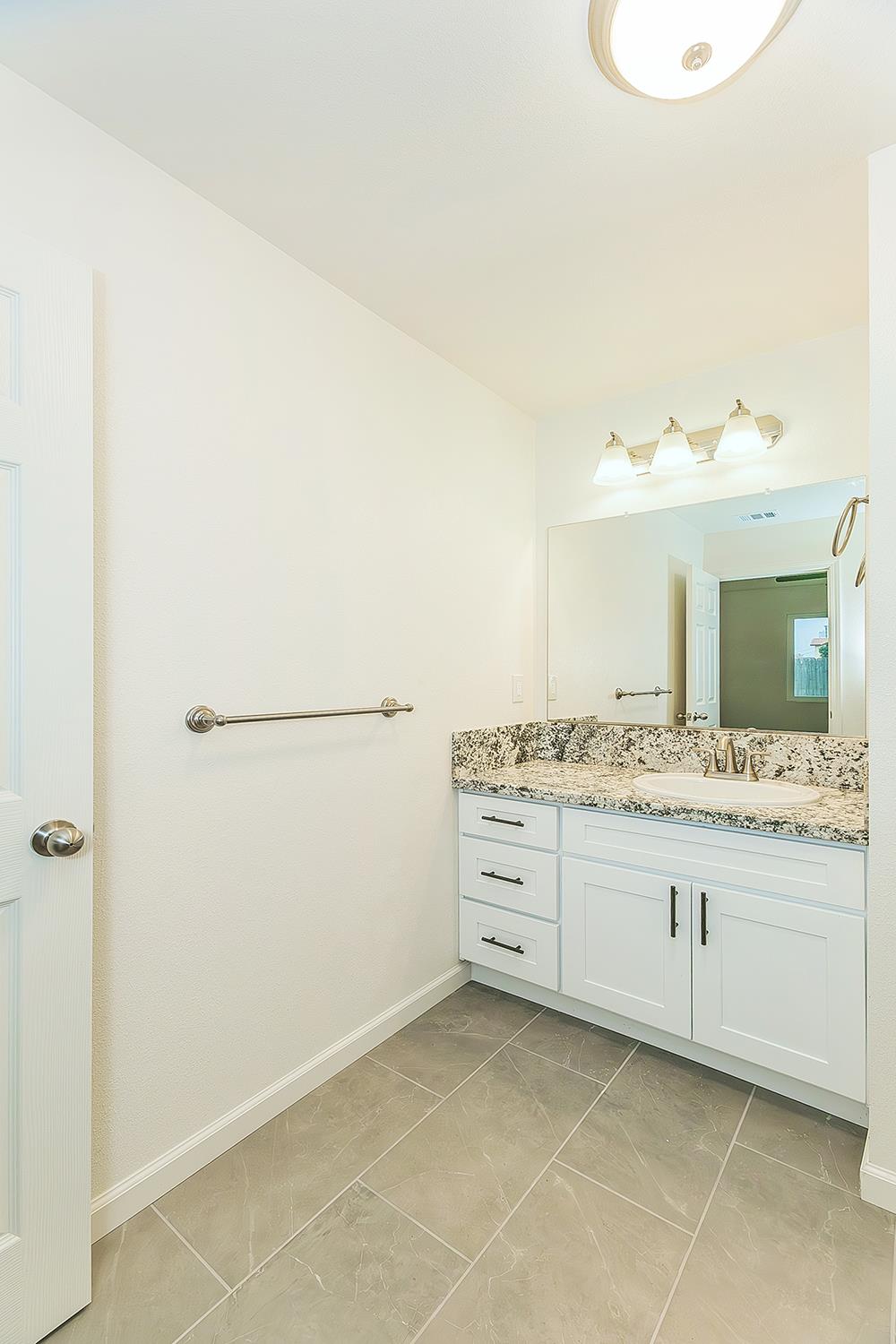 479 W Spruce Ave, Pinedale, CA 93650