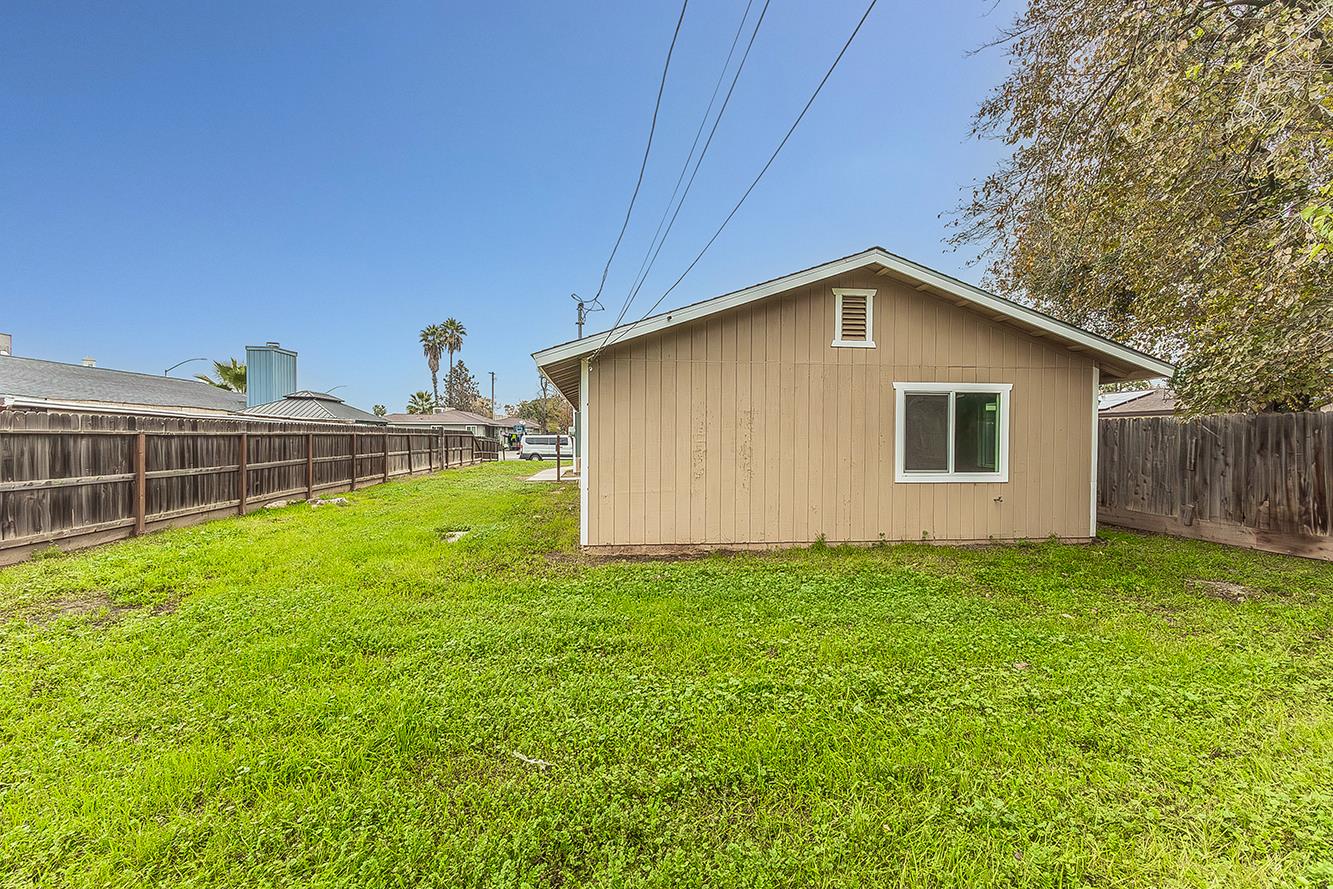479 W Spruce Ave, Pinedale, CA 93650