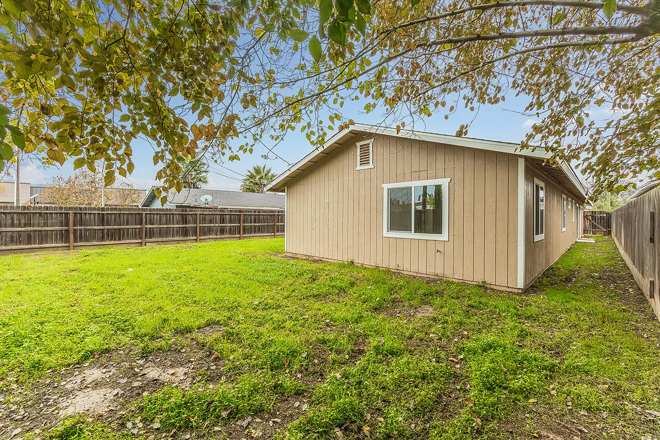 479 W Spruce Ave, Pinedale, CA 93650