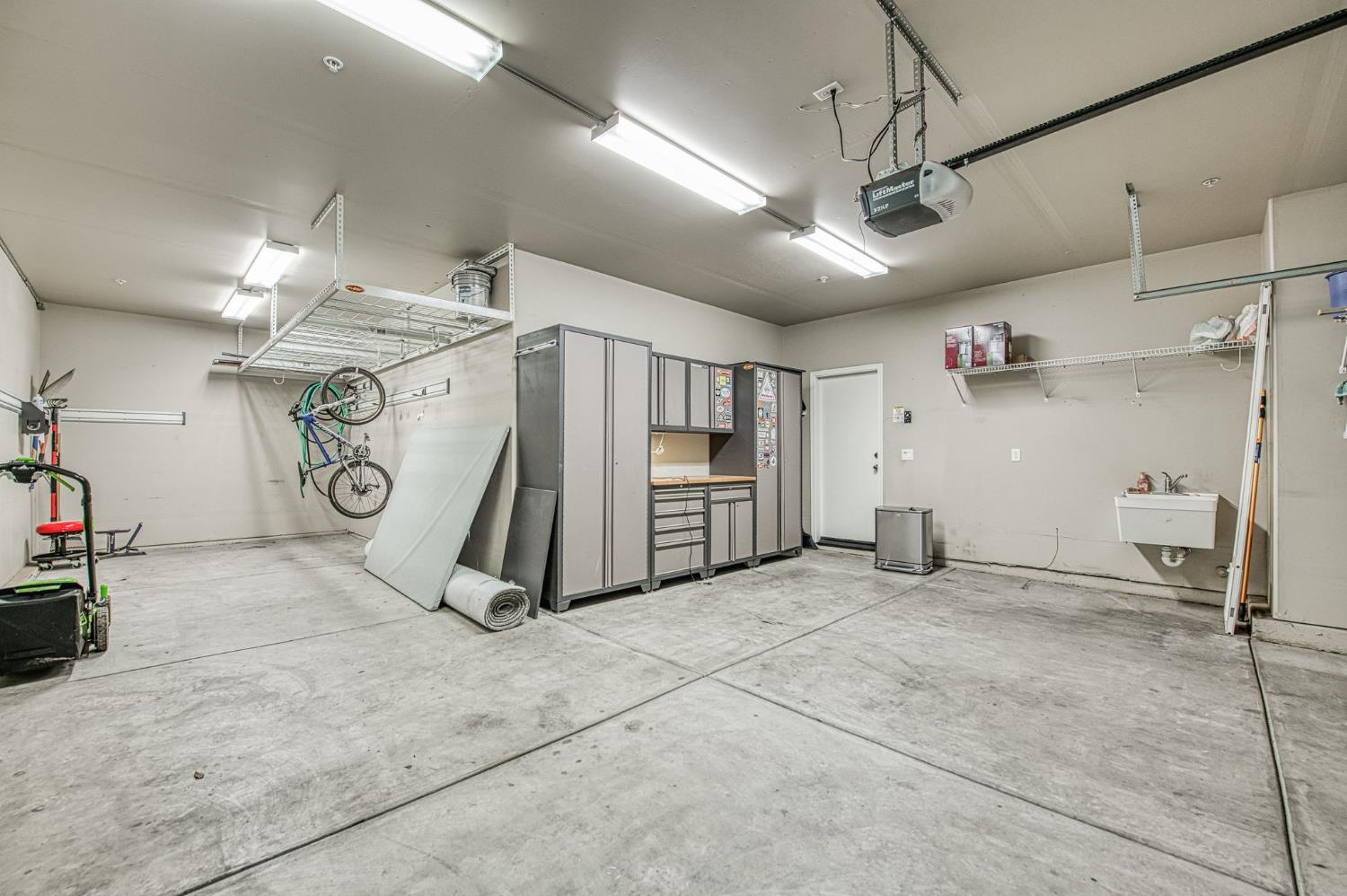 4379 Heritage Ave, Clovis, CA 93619