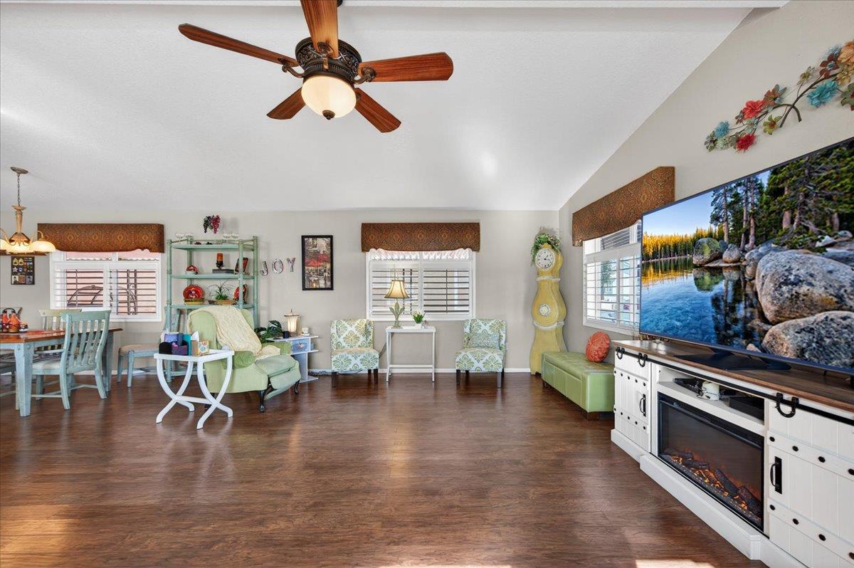 105 W Herndon Ave #3, Pinedale, CA 93650