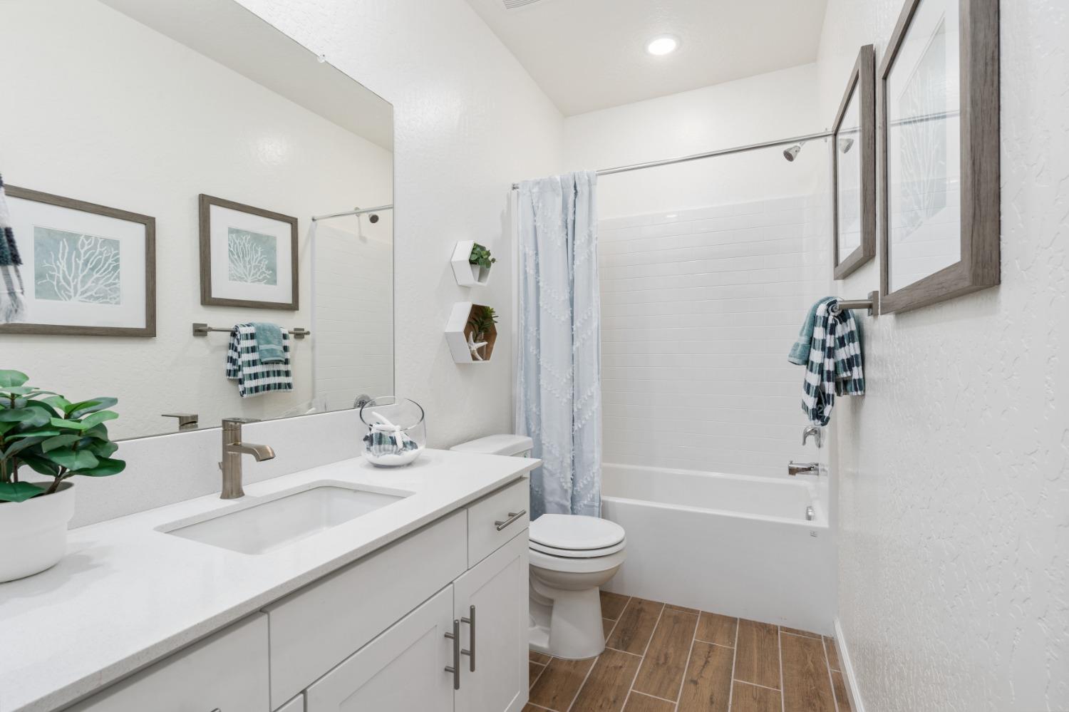 6748 E Pine Ave, Fresno, CA 93727