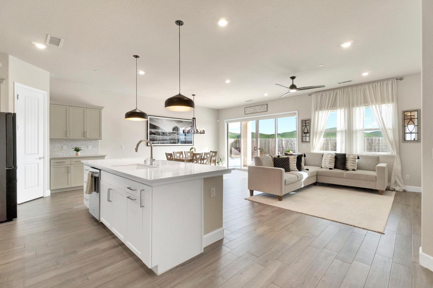 19719 Desert Willow Ln, Friant, CA 93626