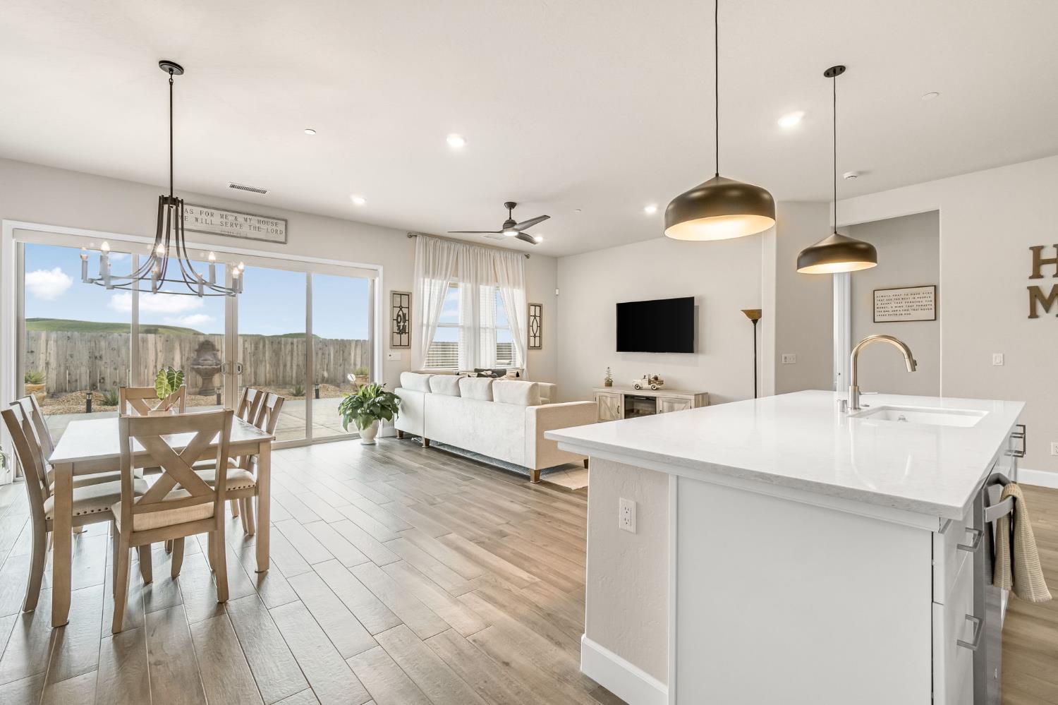 19719 Desert Willow Ln, Friant, CA 93626