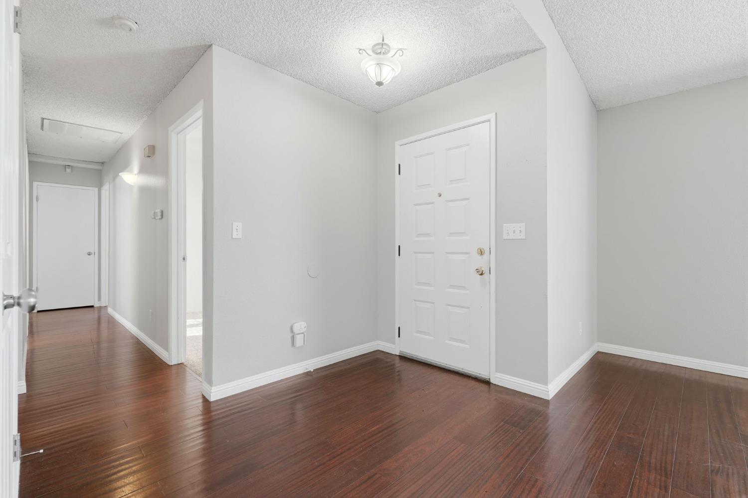 1607 Ashlan Ave, Clovis, CA 93611