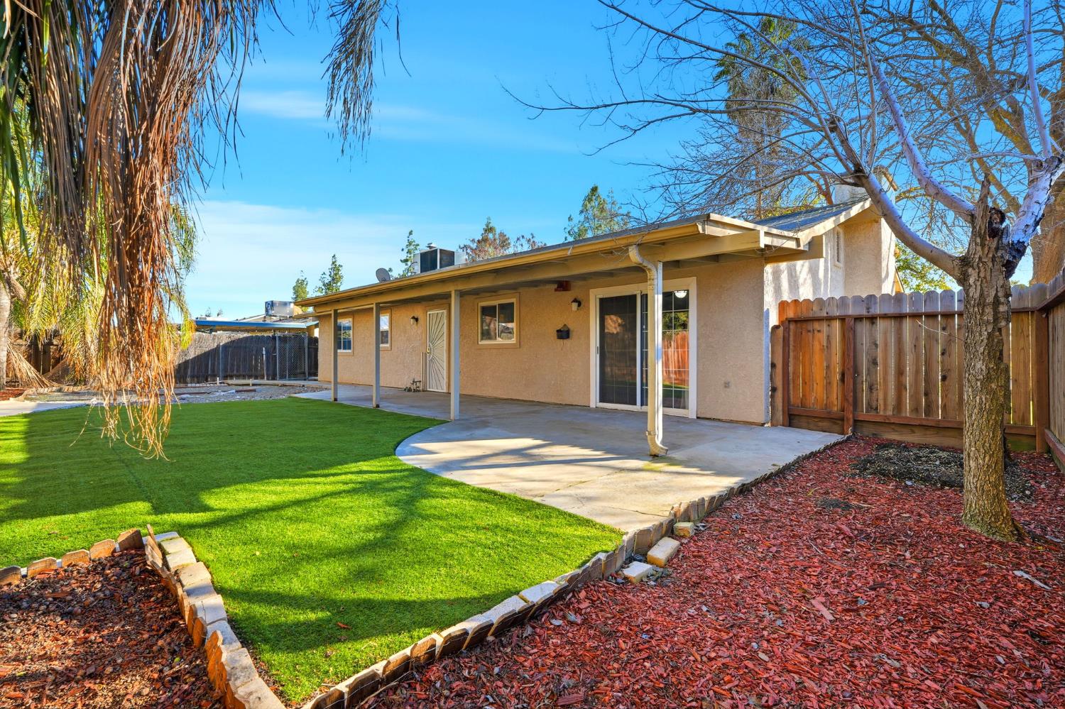 1607 Ashlan Ave, Clovis, CA 93611