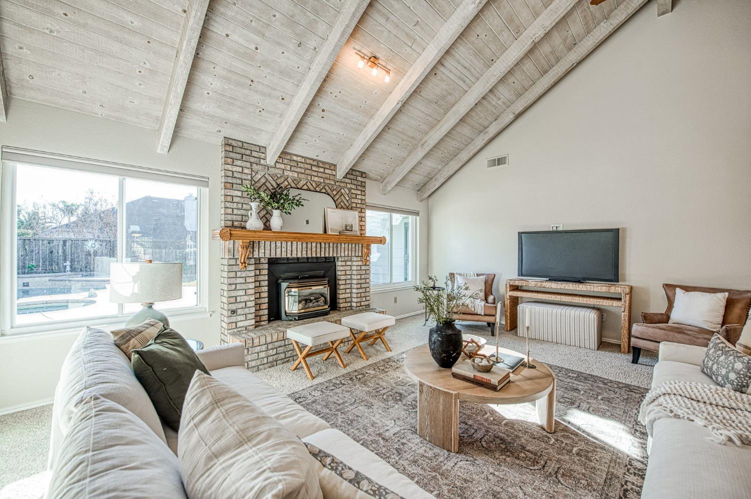 1555 E Portland Ave, Fresno, CA 93720