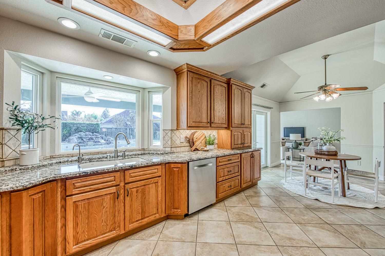 1555 E Portland Ave, Fresno, CA 93720