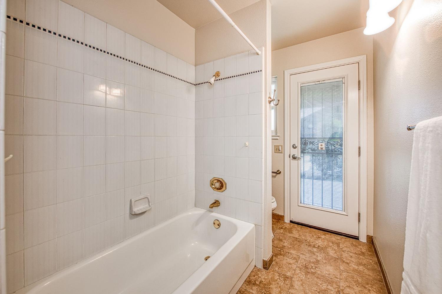 1555 E Portland Ave, Fresno, CA 93720