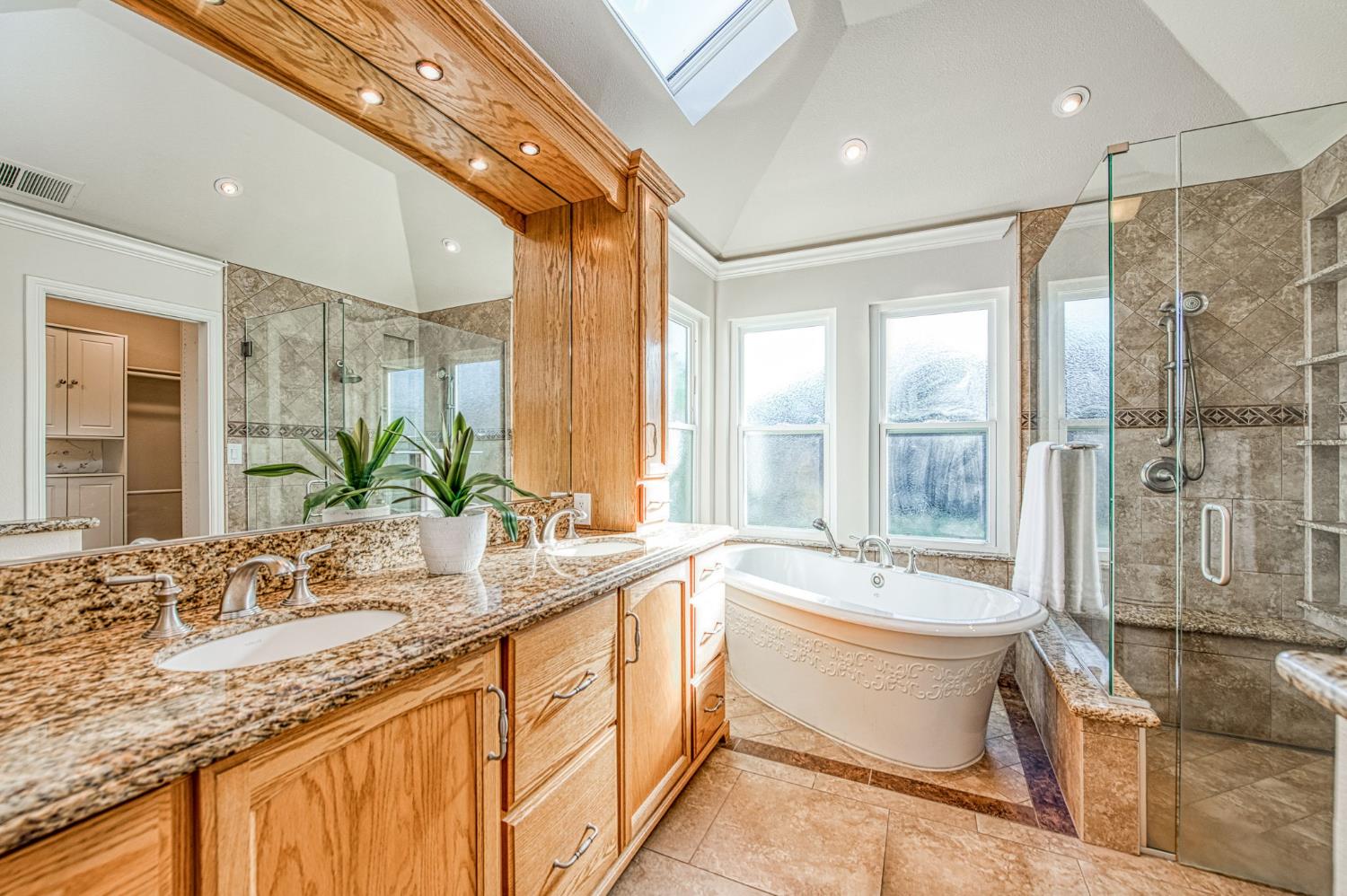 1555 E Portland Ave, Fresno, CA 93720