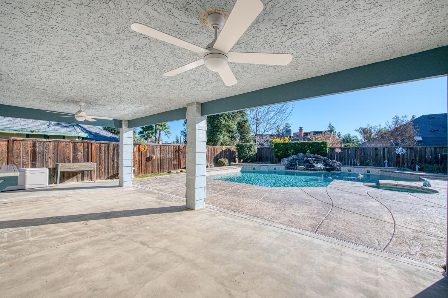 1555 E Portland Ave, Fresno, CA 93720