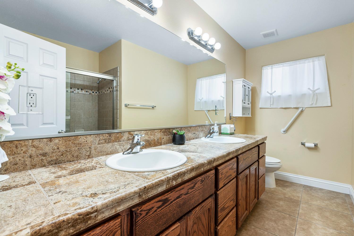 6213 N Anna, Fresno, CA 93710