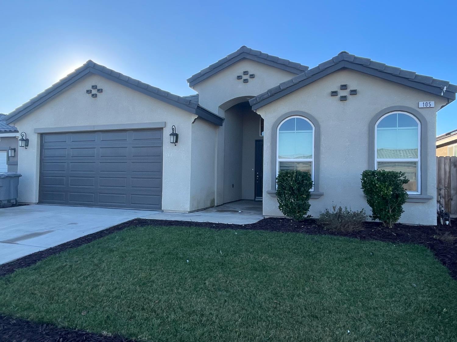 105 N Walnut Ave, Kerman, CA 93630