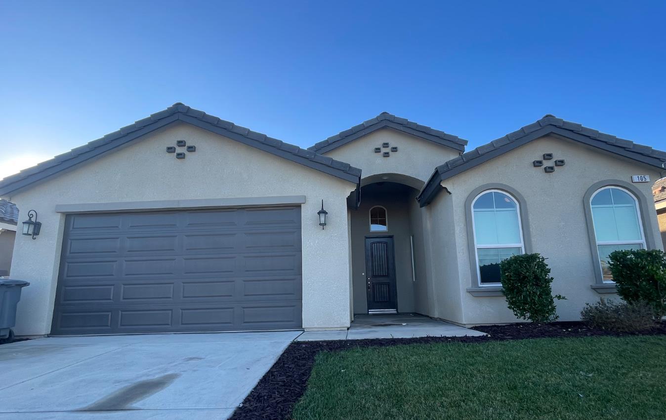 105 N Walnut Ave, Kerman, CA 93630