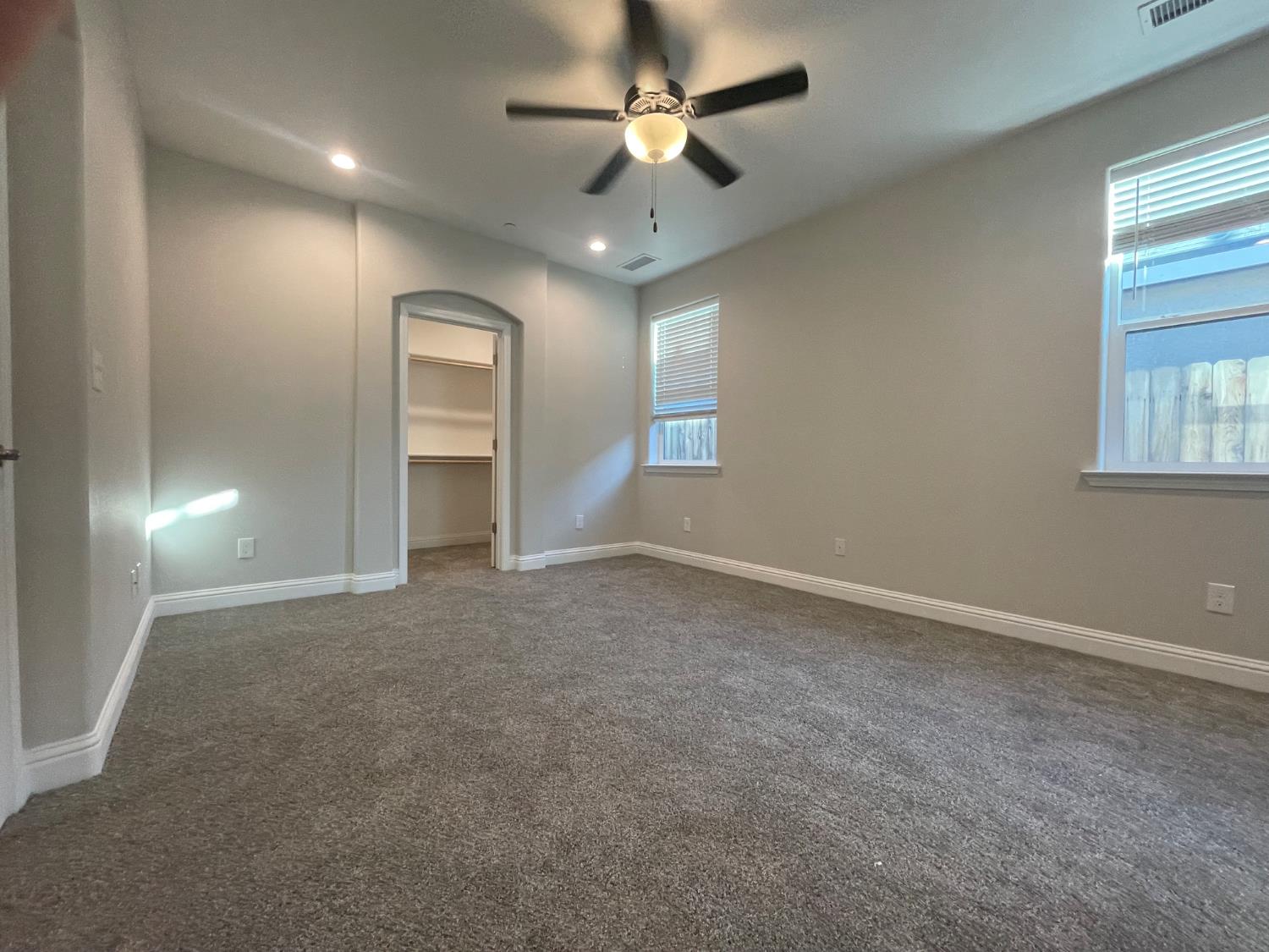 105 N Walnut Ave, Kerman, CA 93630