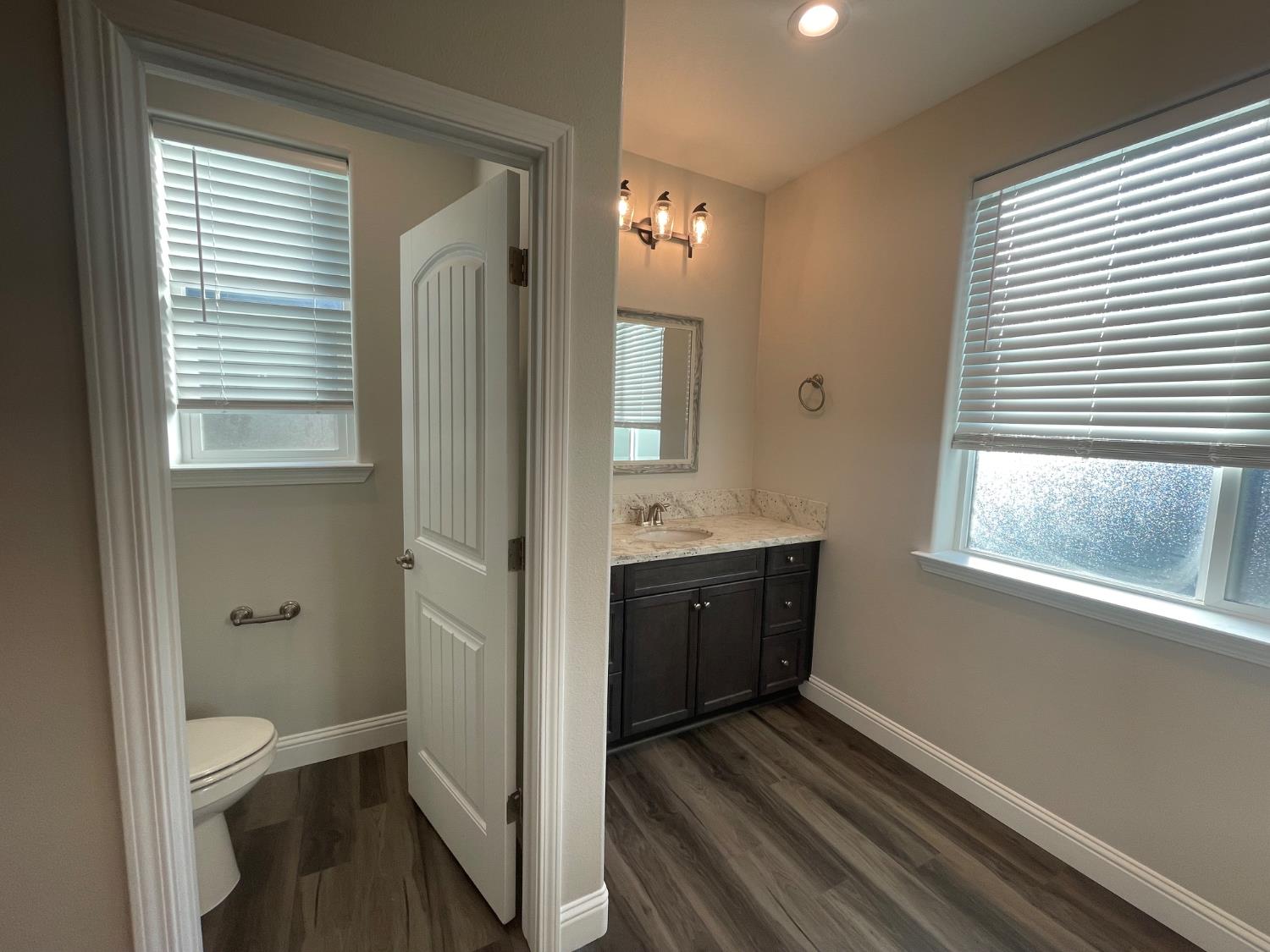 105 N Walnut Ave, Kerman, CA 93630