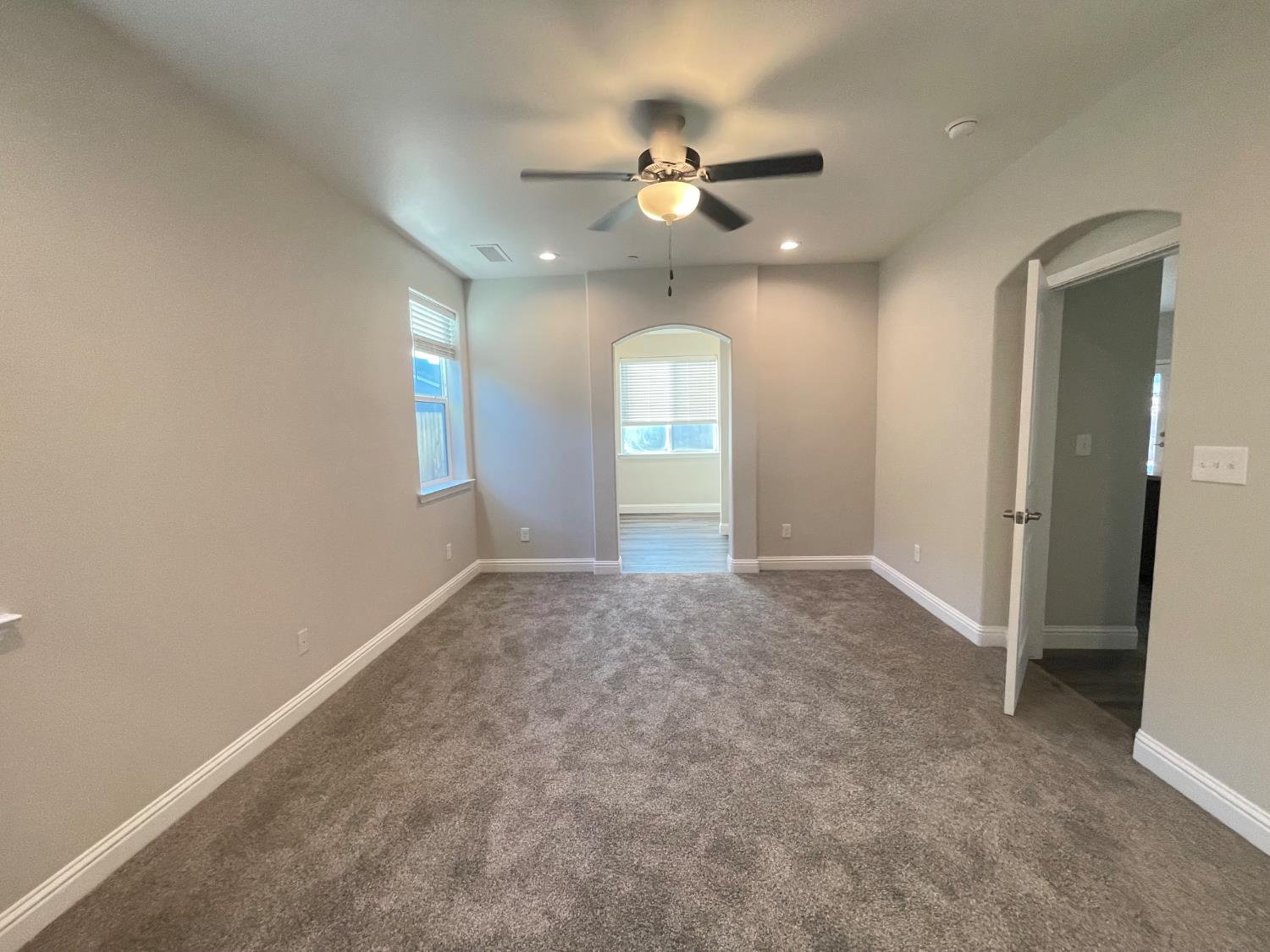 105 N Walnut Ave, Kerman, CA 93630